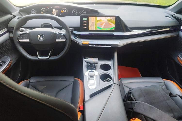 Used CHANGAN UNI-V 2023 1.5T Prestige Model Center Console