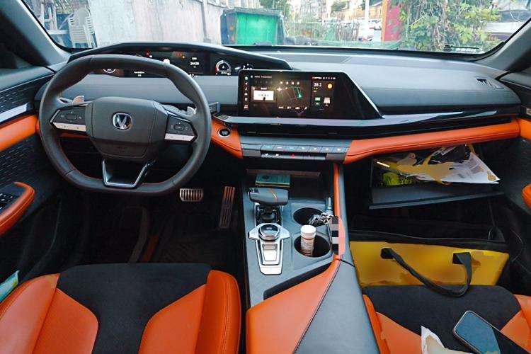 Used CHANGAN UNI-V 2023 2.0T Sport Edition Center Console