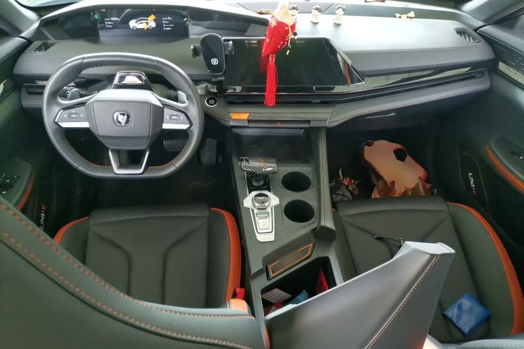 Used CHANGAN UNI-V 2023 1.5T Prestige Model Center Console