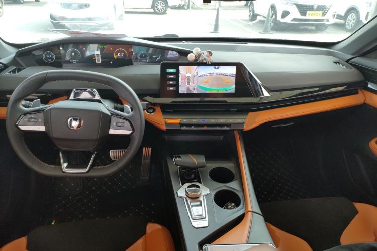 Used CHANGAN UNI-V 2023 2.0T Leading-Speed Edition Center Console