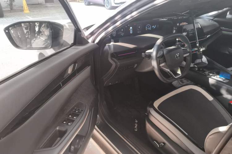 Used CHANGAN UNI-V 2023 1.5T Prestige Model Driver Seat