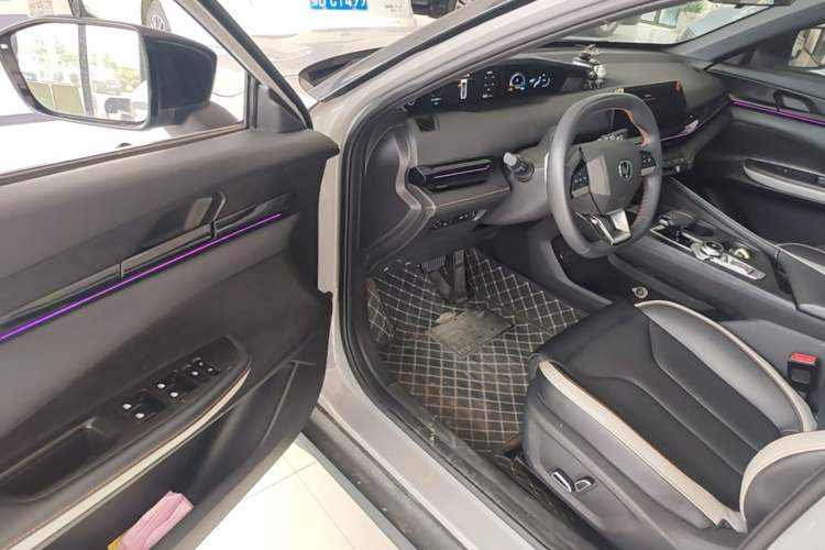 Used CHANGAN UNI-V 2023 1.5T Prestige Model Driver Seat