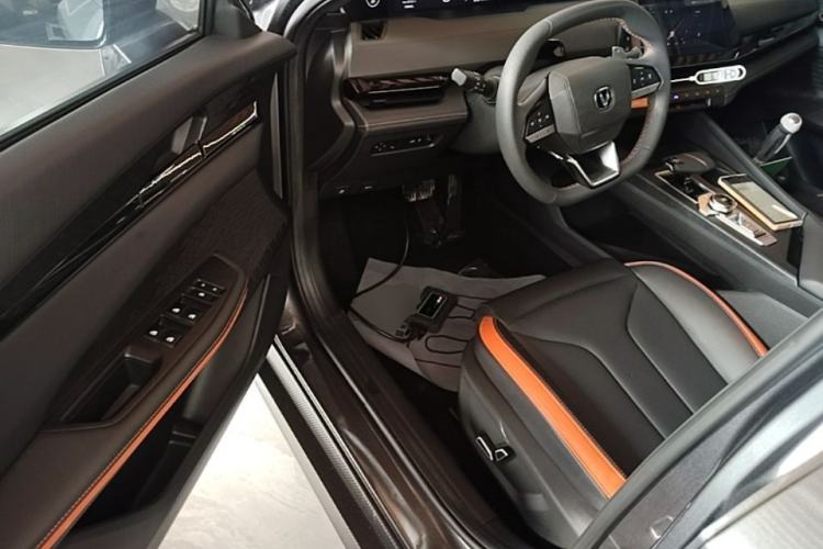 Used CHANGAN UNI-V 2023 1.5T Prestige Model Driver Seat