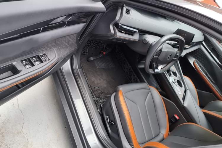 Used CHANGAN UNI-V 2023 1.5T Premium Model Driver Seat