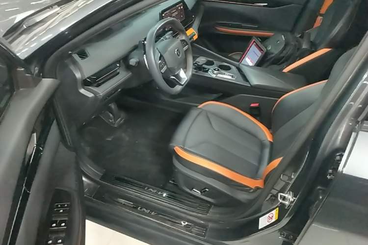 Used CHANGAN UNI-V 2023 1.5T Prestige Model Driver Seat