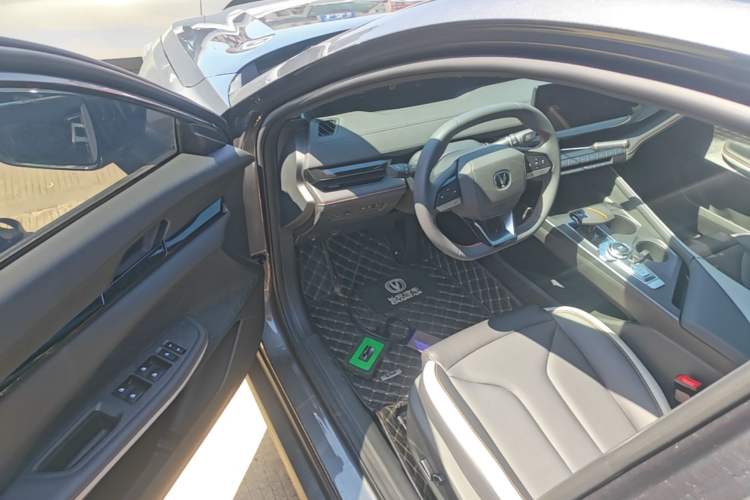 Used CHANGAN UNI-V 2023 1.5T Premium Model Driver Seat