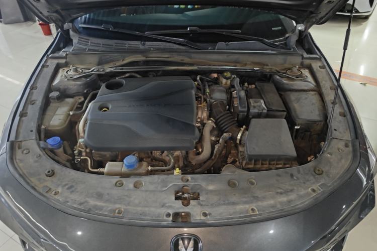 Used CHANGAN UNI-V 2023 1.5T Prestige Model Engine Bay