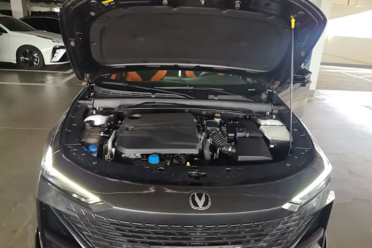 Used CHANGAN UNI-V 2023 1.5T Sport Edition Engine Bay