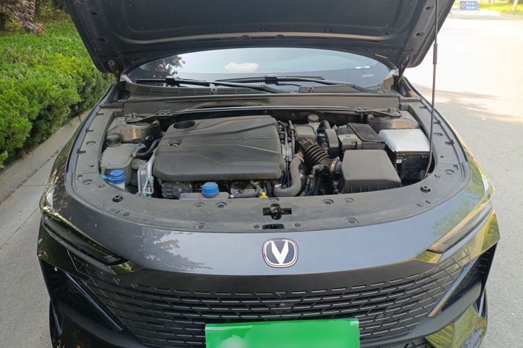 Used CHANGAN UNI-V 2023 1.5T Sport Edition Engine Bay