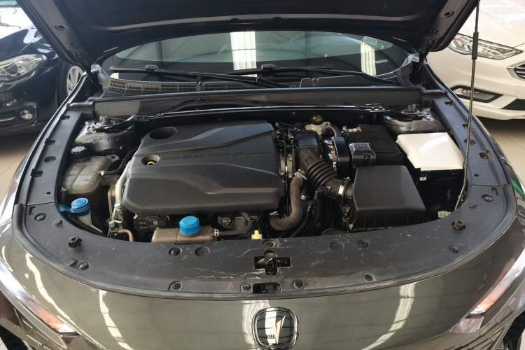 Used CHANGAN UNI-V 2023 1.5T Prestige Model Engine Bay