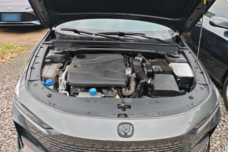 Used CHANGAN UNI-V 2023 1.5T Sport Edition Engine Bay