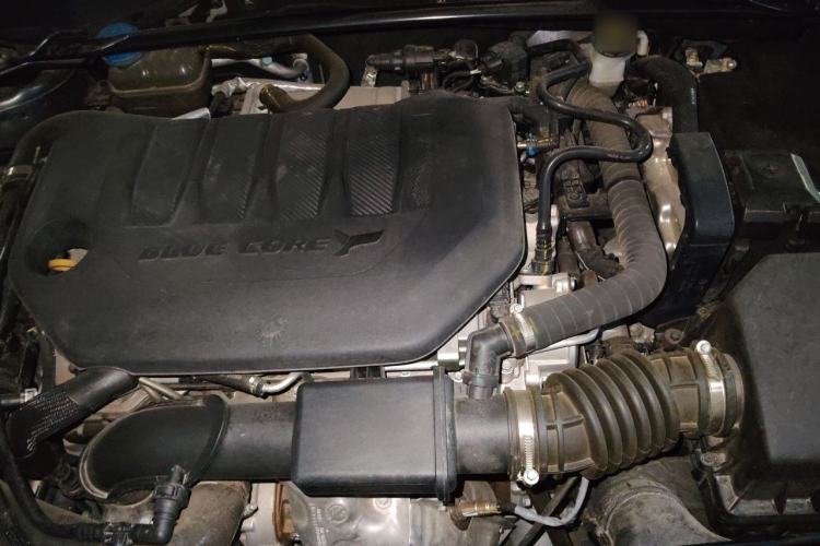 Used CHANGAN UNI-V 2023 2.0T Leading-Speed Edition Engine Bay
