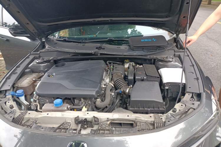 Used CHANGAN UNI-V 2023 1.5T Prestige Model Engine Bay