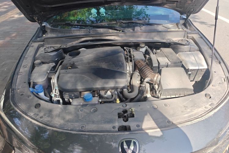 Used CHANGAN UNI-V 2023 1.5T Sport Edition Engine Bay
