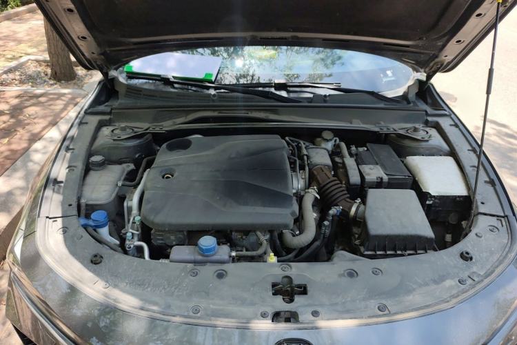 Used CHANGAN UNI-V 2023 1.5T Prestige Model Engine Bay