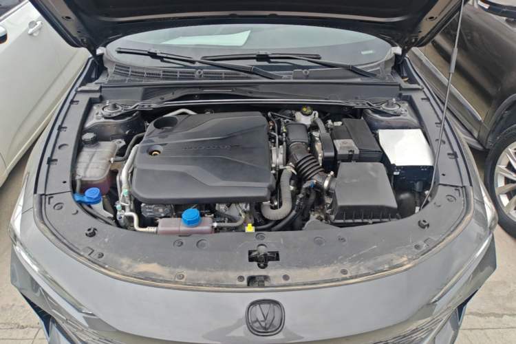Used CHANGAN UNI-V 2023 1.5T Premium Model Engine Bay