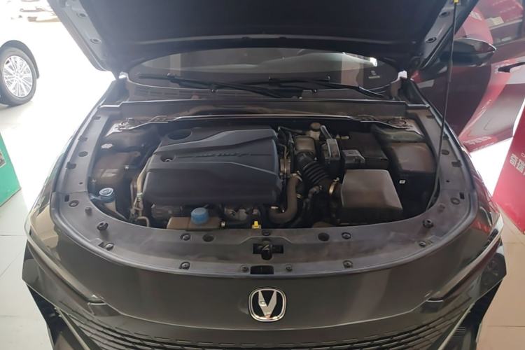 Used CHANGAN UNI-V 2023 1.5T Prestige Model Engine Bay