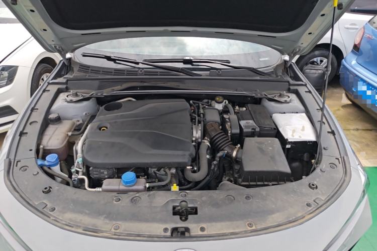 Used CHANGAN UNI-V 2023 1.5T Prestige Model Engine Bay