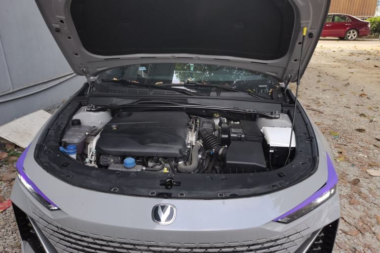 Used CHANGAN UNI-V 2023 1.5T Prestige Model Engine Bay