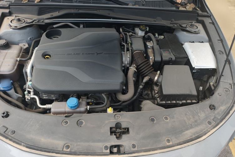 Used CHANGAN UNI-V 2023 1.5T Sport Edition Engine Bay