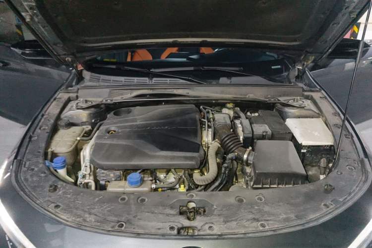 Used CHANGAN UNI-V 2023 1.5T Sport Edition Engine Bay
