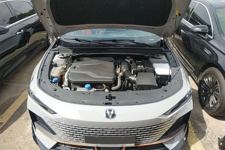 Used CHANGAN UNI-V 2023 1.5T Sport Edition Engine Bay