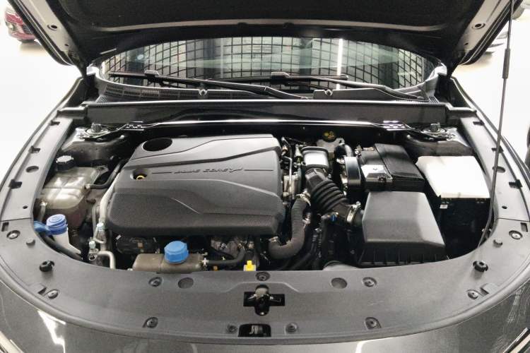 Used CHANGAN UNI-V 2023 1.5T Prestige Model Engine Bay
