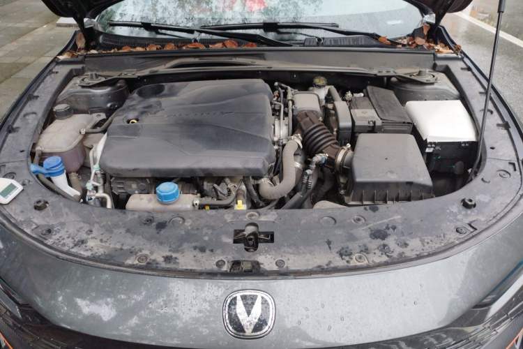 Used CHANGAN UNI-V 2023 1.5T Sport Edition Engine Bay
