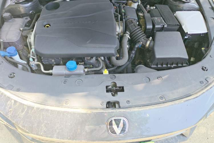 Used CHANGAN UNI-V 2023 1.5T Prestige Model Engine Bay