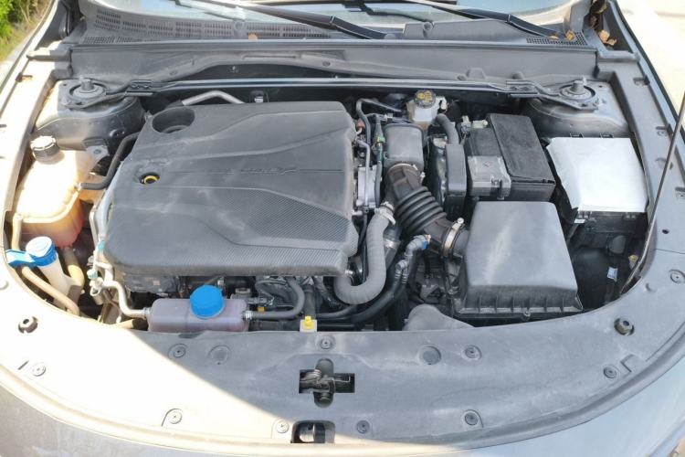 Used CHANGAN UNI-V 2023 1.5T Premium Model Engine Bay