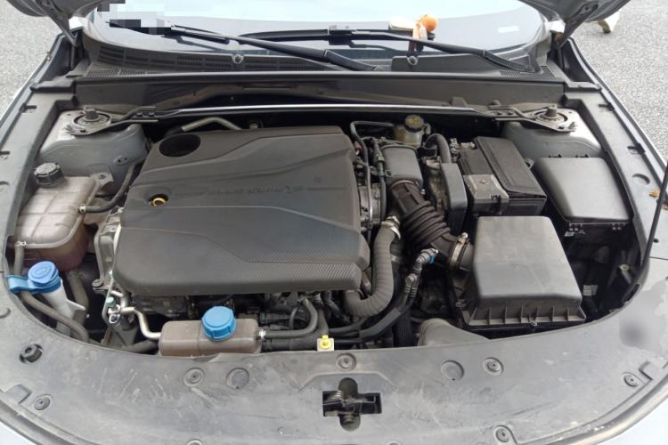 Used CHANGAN UNI-V 2023 1.5T Sport Edition Engine Bay