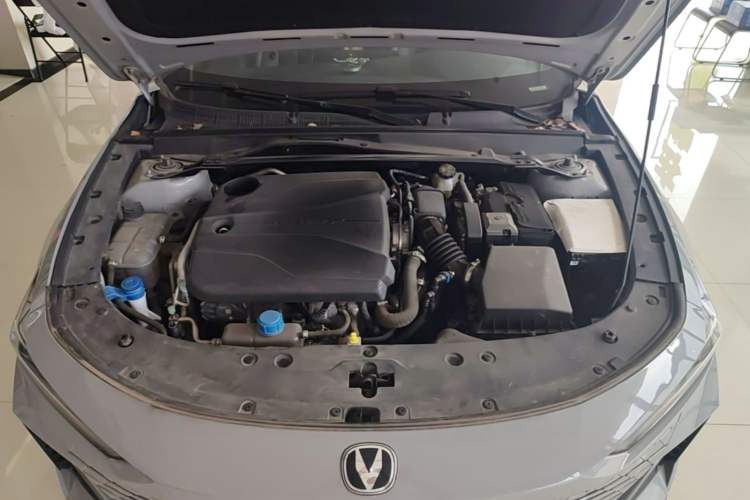 Used CHANGAN UNI-V 2023 1.5T Prestige Model Engine Bay