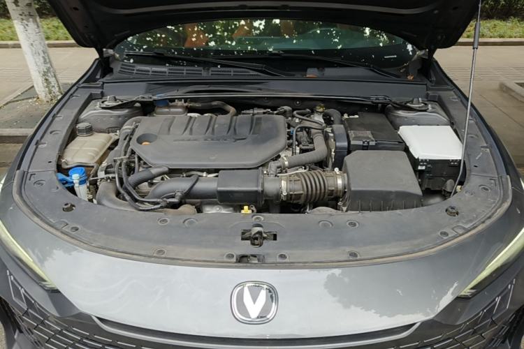 Used CHANGAN UNI-V 2023 2.0T Leading-Speed Edition Engine Bay