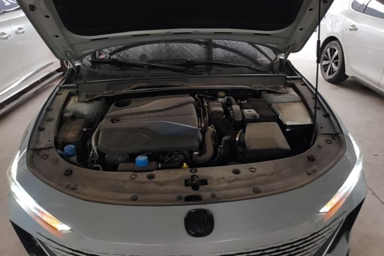 Used CHANGAN UNI-V 2023 1.5T Prestige Model Engine Bay