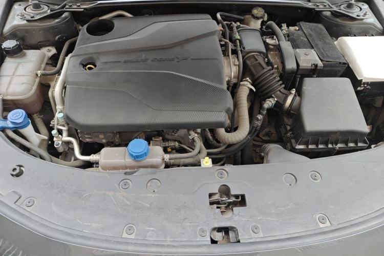 Used CHANGAN UNI-V 2023 1.5T Prestige Model Engine Bay