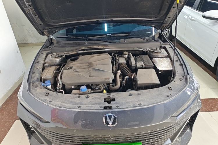 Used CHANGAN UNI-V 2023 1.5T Prestige Model Engine Bay