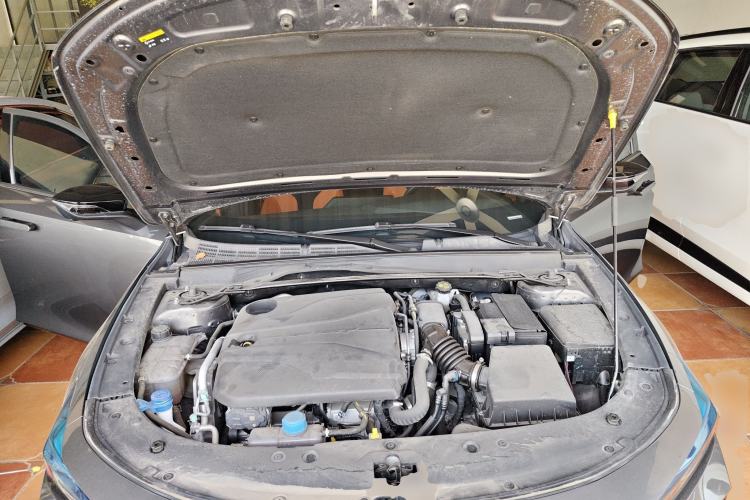 Used CHANGAN UNI-V 2023 1.5T Sport Edition Engine Bay