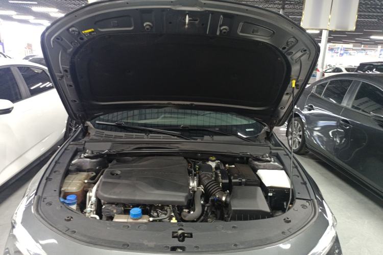 Used CHANGAN UNI-V 2023 1.5T Premium Model Engine Bay