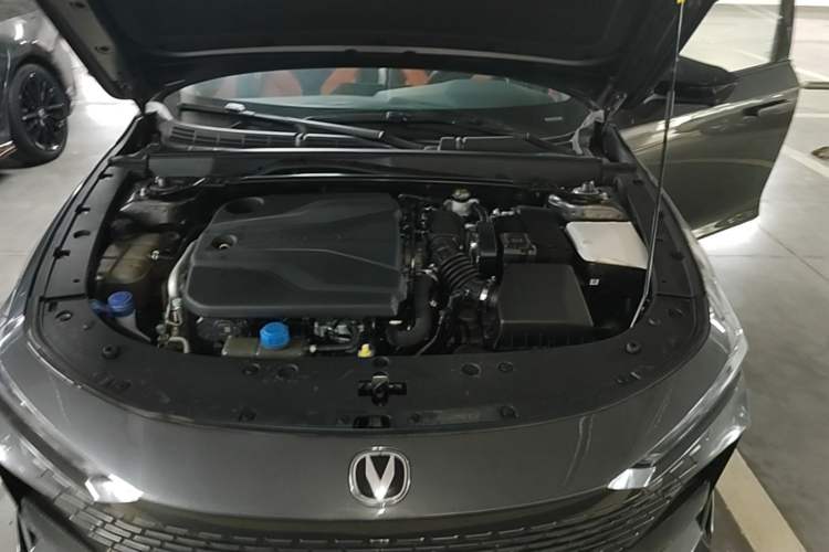 Used CHANGAN UNI-V 2023 1.5T Sport Edition Engine Bay