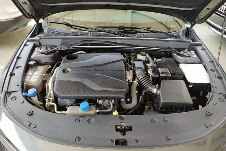 Used CHANGAN UNI-V 2023 1.5T Prestige Model Engine Bay