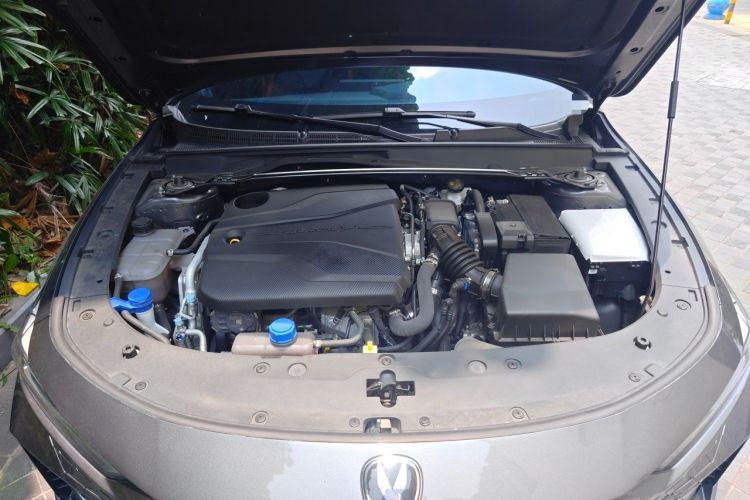 Used CHANGAN UNI-V 2023 1.5T Prestige Model Engine Bay