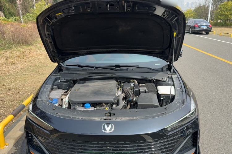 Used CHANGAN UNI-V 2023 1.5T Sport Edition Engine Bay