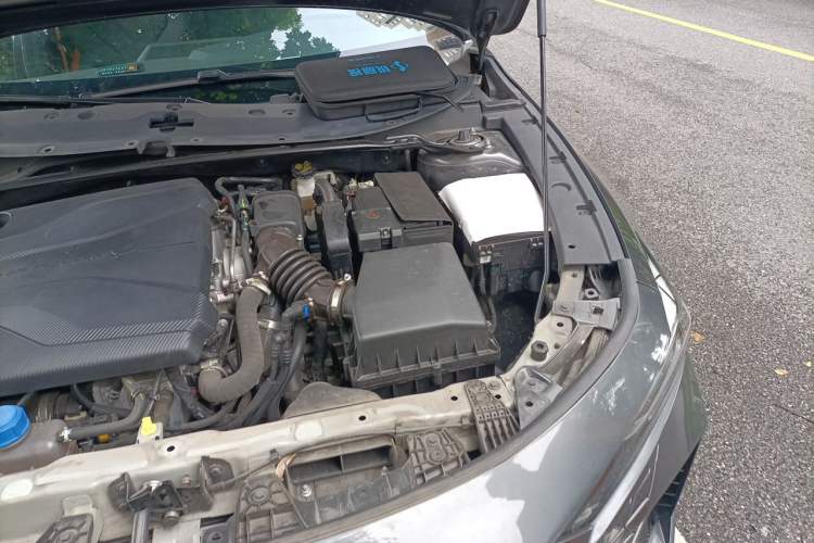 Used CHANGAN UNI-V 2023 1.5T Prestige Model Engine Bay Left