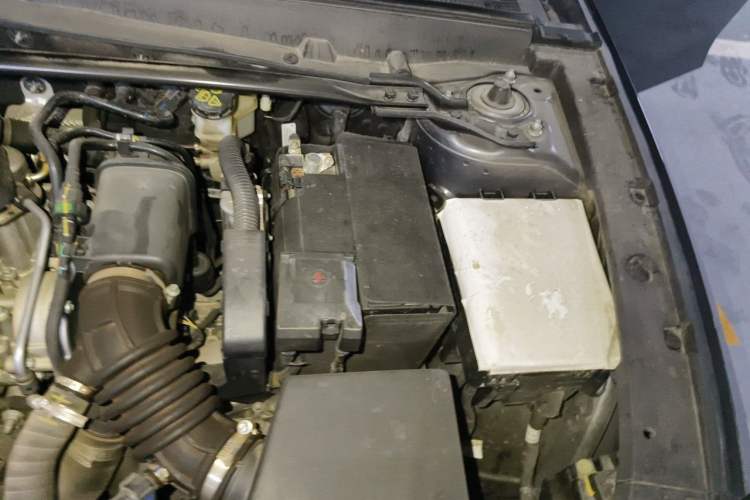Used CHANGAN UNI-V 2023 1.5T Sport Edition Engine Bay Left