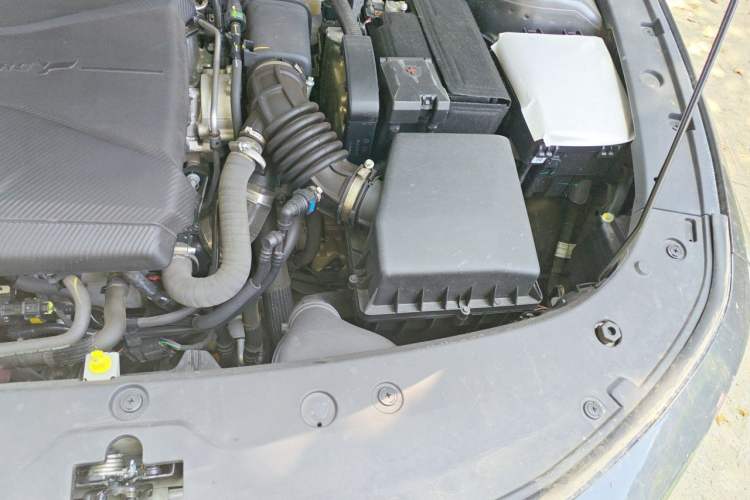 Used CHANGAN UNI-V 2023 1.5T Prestige Model Engine Bay Left