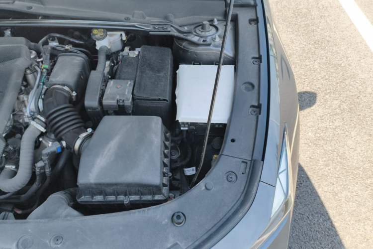 Used CHANGAN UNI-V 2023 1.5T Premium Model Engine Bay Left