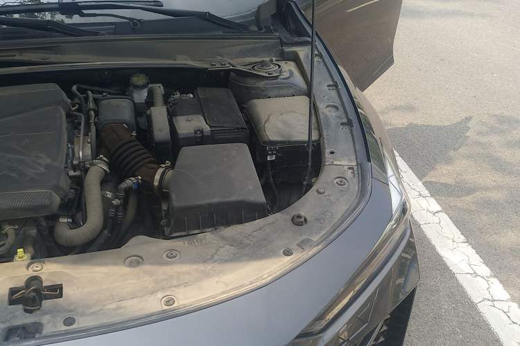 Used CHANGAN UNI-V 2023 1.5T Prestige Model Engine Bay Left