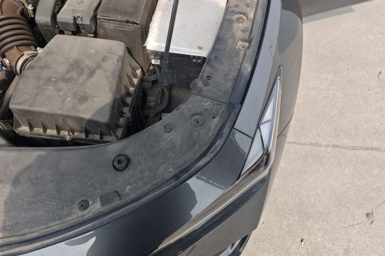 Used CHANGAN UNI-V 2023 1.5T Sport Edition Engine Bay Left
