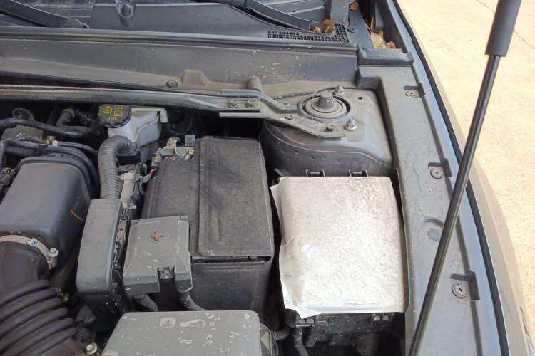 Used CHANGAN UNI-V 2023 1.5T Prestige Model Engine Bay Left