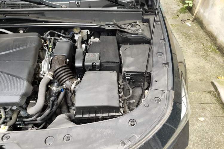 Used CHANGAN UNI-V 2023 1.5T Prestige Model Engine Bay Left